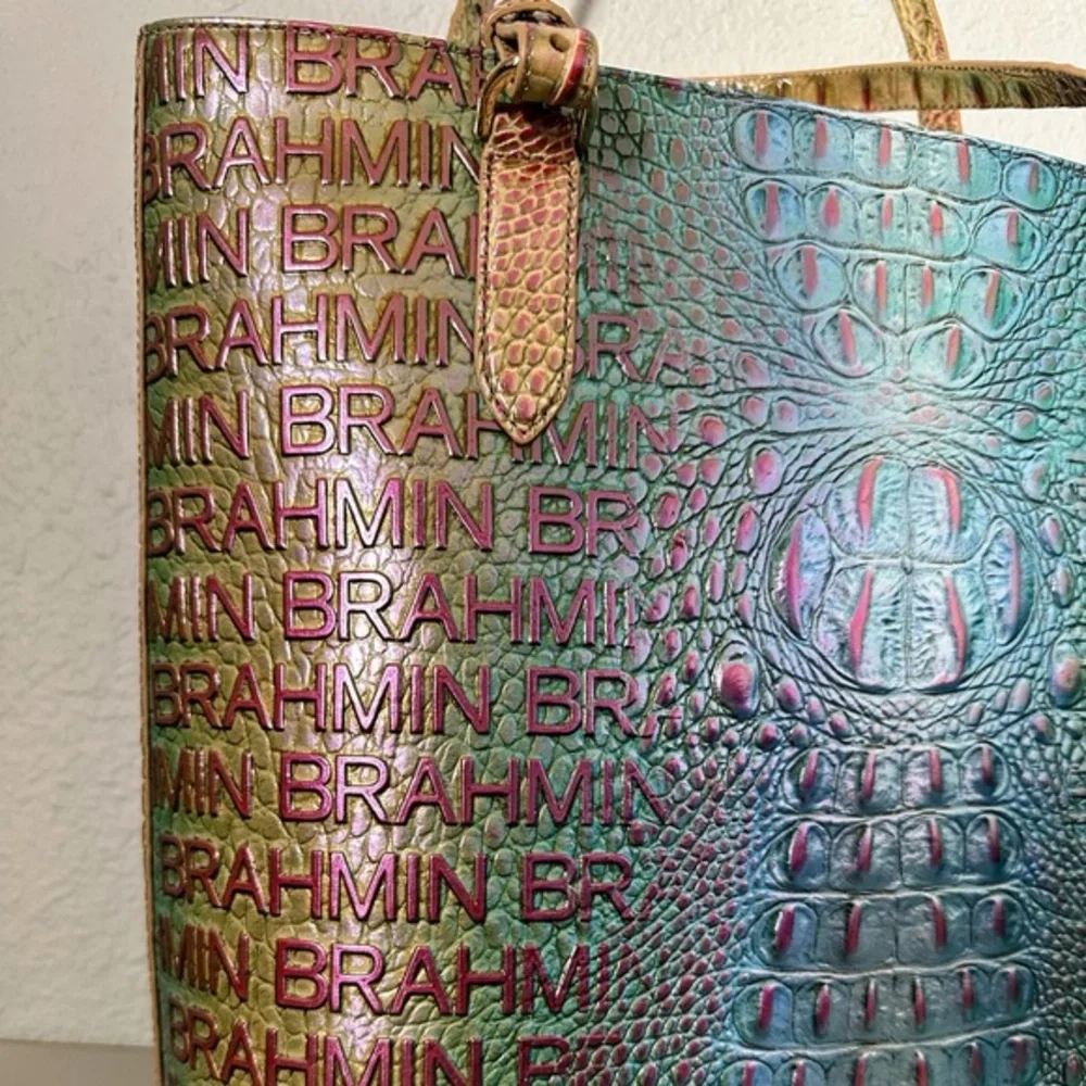 NWT BRAHMIN EZRA MELBOURNE CROC-EMBOSSED LOGO PRINT‎ LEATHER TOTE